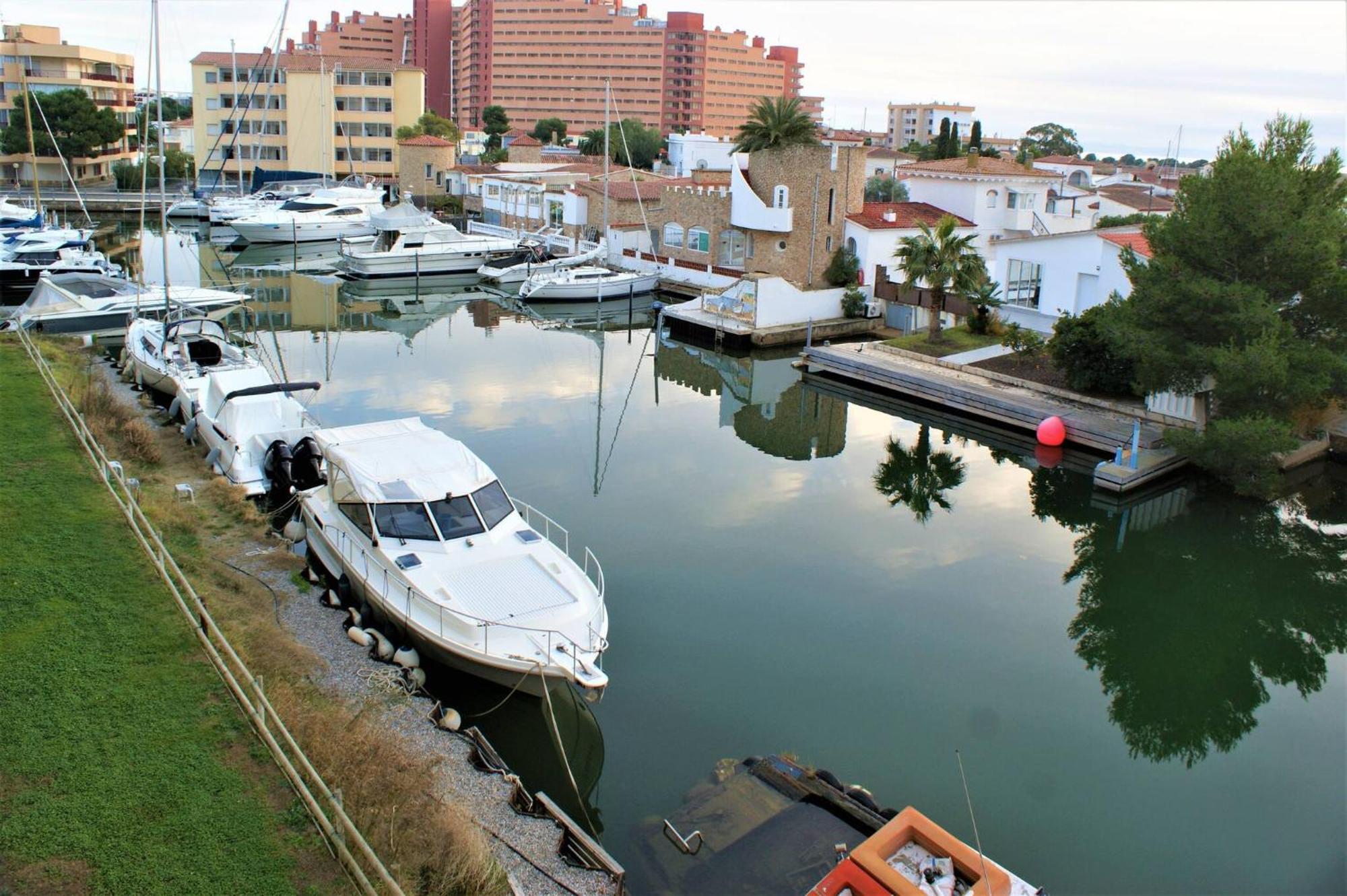 Apartamento En Roses Con Vistas Al Canal Y Piscina Экстерьер фото