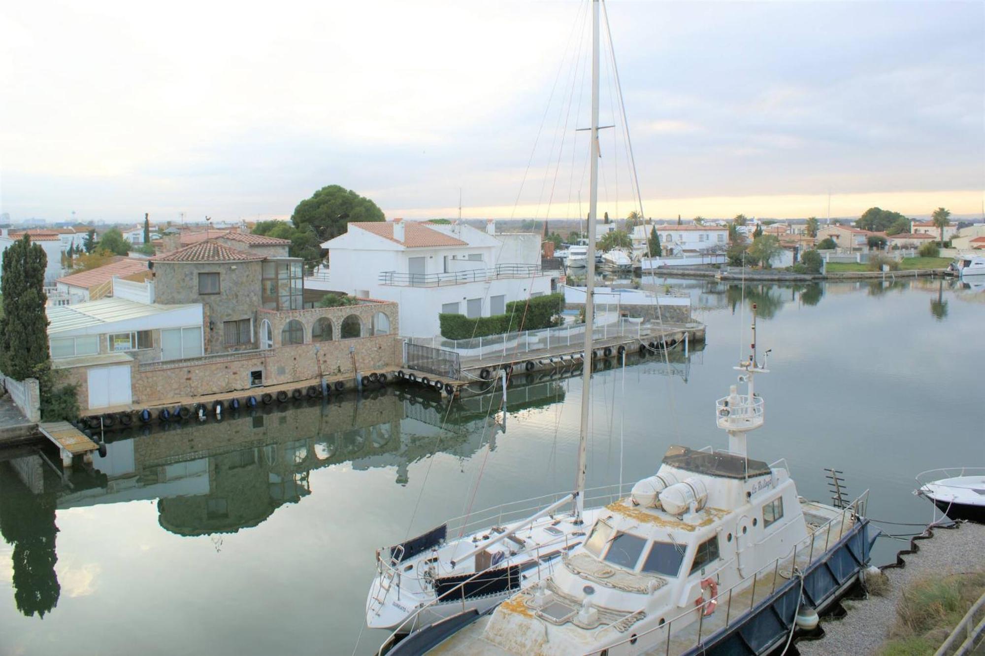 Apartamento En Roses Con Vistas Al Canal Y Piscina Экстерьер фото